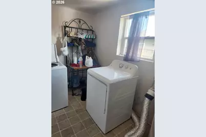 195 S 51st St, Springfield, OR 97478 - Photo 9