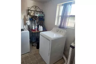 195 S 51st St, Springfield, OR 97478 - Photo 9