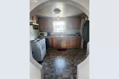 195 S 51st St, Springfield, OR 97478 - Photo 7
