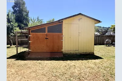 425 W Umpqua St, Roseburg, OR 97471 - Photo 25