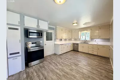 425 W Umpqua St, Roseburg, OR 97471 - Photo 11