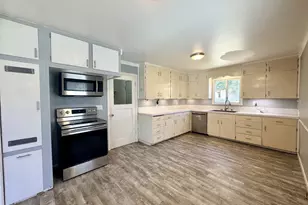 425 W Umpqua St, Roseburg, OR 97471 - Photo 11