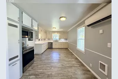 425 W Umpqua St, Roseburg, OR 97471 - Photo 9