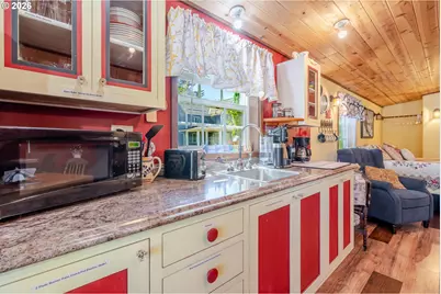362 E Washington Ave, Brownsville, OR 97327 - Photo 13