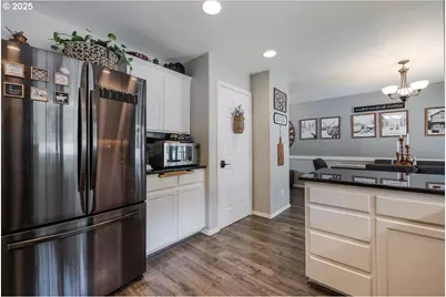 1110 Madison St, Silverton, OR 97381 - Photo 17