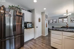 1110 Madison St, Silverton, OR 97381 - Photo 17