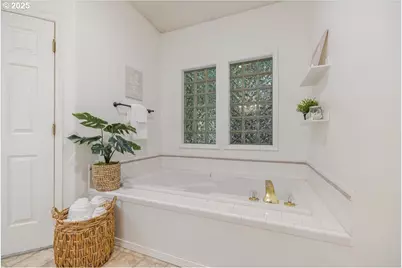 9174 SW Waverly Dr, Portland, OR 97224 - Photo 15