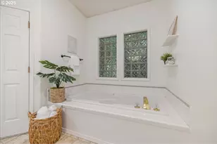 9174 SW Waverly Dr, Portland, OR 97224 - Photo 15