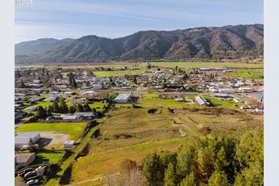 218 Paroz Ln, Myrtle Creek, OR 97457 - Photo 9