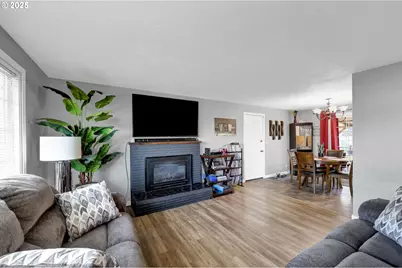 1756 10th St, Springfield, OR 97477 - Photo 5