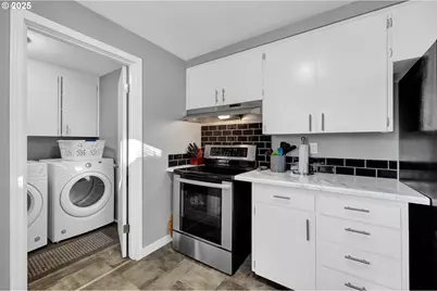 1756 10th St, Springfield, OR 97477 - Photo 15