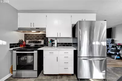 1756 10th St, Springfield, OR 97477 - Photo 13