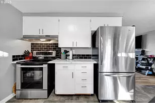 1756 10th St, Springfield, OR 97477 - Photo 13