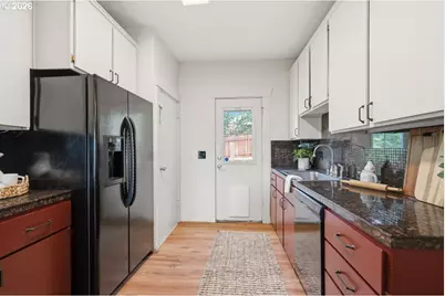 914 NE 92nd Ave, Portland, OR 97220 - Photo 9