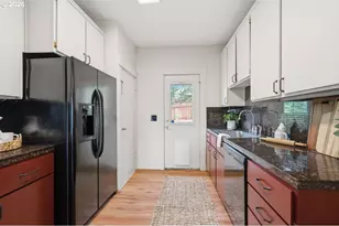 914 NE 92nd Ave, Portland, OR 97220 - Photo 9