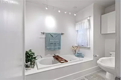 525 Park Ave, Coos Bay, OR 97420 - Photo 19