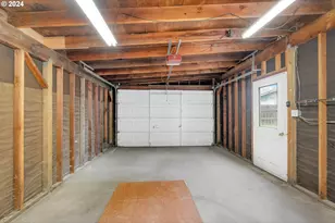826 W Dean Ave, Sutherlin, OR 97479 - Photo 37