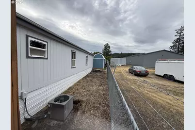 826 W Dean Ave, Sutherlin, OR 97479 - Photo 43