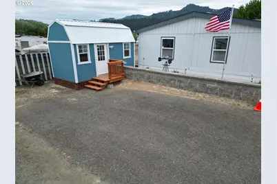 826 W Dean Ave, Sutherlin, OR 97479 - Photo 3