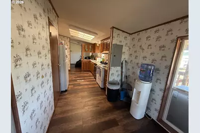 826 W Dean Ave, Sutherlin, OR 97479 - Photo 15