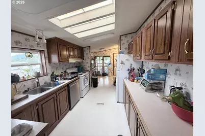 826 W Dean Ave, Sutherlin, OR 97479 - Photo 17