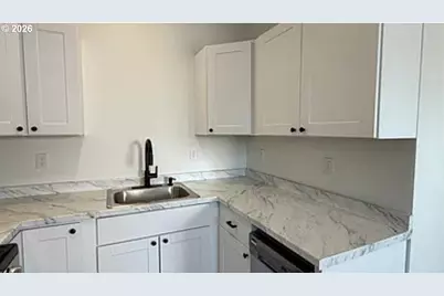 1433 Lakeview Ave, Klamath Falls, OR 97601 - Photo 5