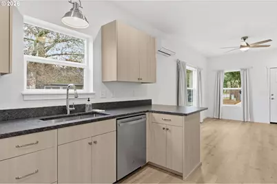 5592 Burnett Ave #A, Eugene, OR 97402 - Photo 13