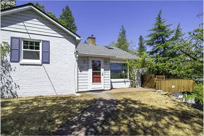 681 Liberty St, Ashland, OR 97520 - Photo 9