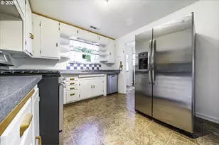 681 Liberty St, Ashland, OR 97520 - Photo 19