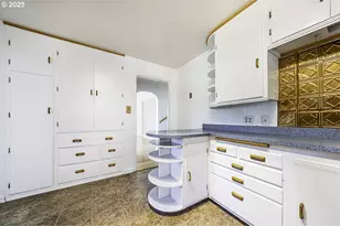 681 Liberty St, Ashland, OR 97520 - Photo 17