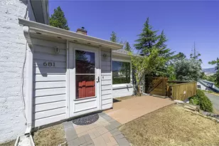 681 Liberty St, Ashland, OR 97520 - Photo 3