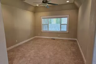 464 Oak Valley Loop, Winchester, OR 97495 - Photo 7