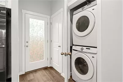 8629 SE Washington St, Portland, OR 97216 - Photo 13