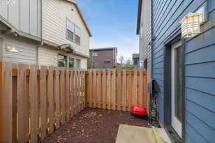 8629 SE Washington St, Portland, OR 97216 - Photo 21