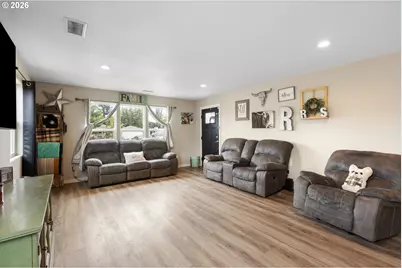 2029 Castle Ave, Roseburg, OR 97471 - Photo 5