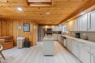 542 NW Douglas St, Dallas, OR 97338 - Photo 3