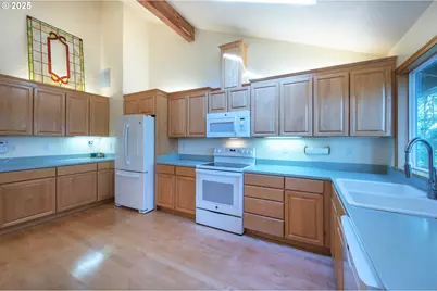 1925 Sylvan St, Eugene, OR 97403 - Photo 15