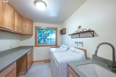 1925 Sylvan St, Eugene, OR 97403 - Photo 23