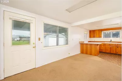 875 S 43rd St, Springfield, OR 97478 - Photo 11