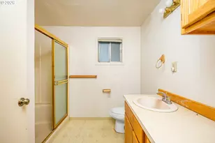 875 S 43rd St, Springfield, OR 97478 - Photo 15