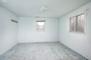 875 S 43rd St, Springfield, OR 97478 - Photo 9