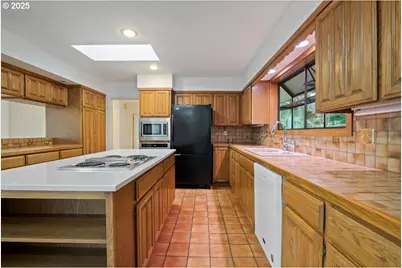 2369 Emerald Dr, Salem, OR 97304 - Photo 9