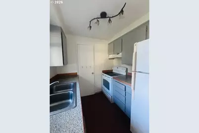 1940 Willow St, Florence, OR 97439 - Photo 5