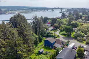 1127 S Pine St, Newport, OR 97365 - Photo 9