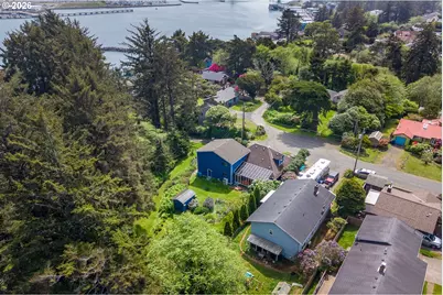 1127 S Pine St, Newport, OR 97365 - Photo 11