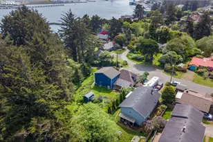 1127 S Pine St, Newport, OR 97365 - Photo 11