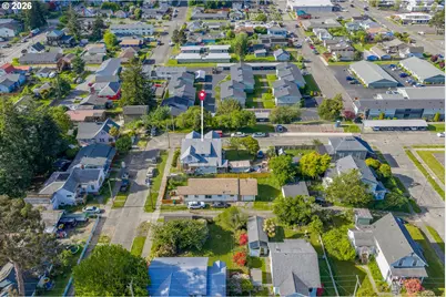 879 1/2 Donnelly Ave, Coos Bay, OR 97420 - Photo 3