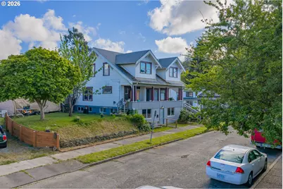 879 1/2 Donnelly Ave, Coos Bay, OR 97420 - Photo 1