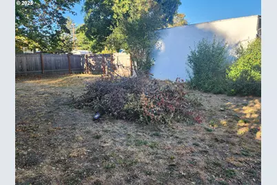 867 NE Johnson St, Myrtle Creek, OR 97457 - Photo 13