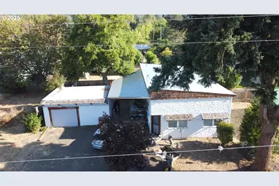 867 NE Johnson St, Myrtle Creek, OR 97457 - Photo 3